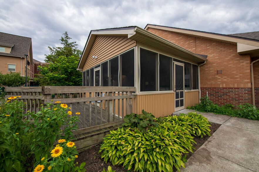Primary Photo Of 8315 Detroit Ave, Cleveland Medical For Sale