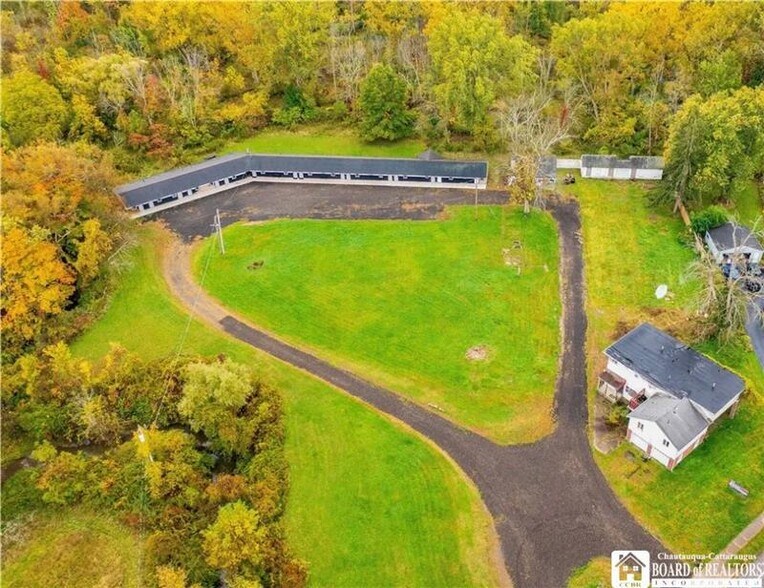More Photos Of 363 Lake Shore Dr W, Dunkirk Hotel For Sale