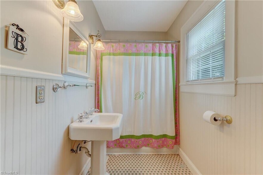 More Photos Of 17 E Main St, Thomasville Storefront Retail Office For Sale