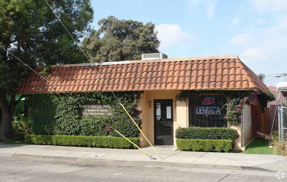 Primary Photo Of 1614 French St, Santa Ana Medical For Sale