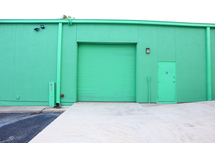 More Photos Of 16410 Blanco Rd, San Antonio Office For Sale