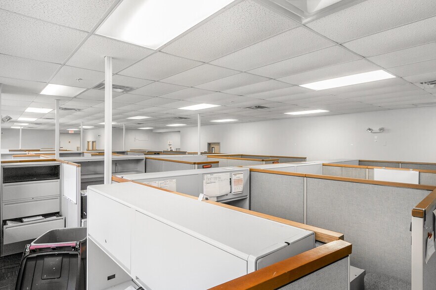 More Photos Of 4401 Fortune Pl, Melbourne Manufacturing For Lease