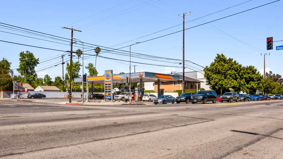 More Photos Of 16455 Victory Blvd, Van Nuys Service Station For Sale