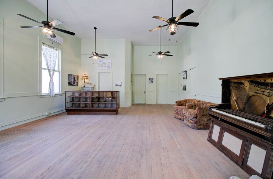 More Photos Of 155 S Miami Ave, Miami Storefront Retail Residential For Sale