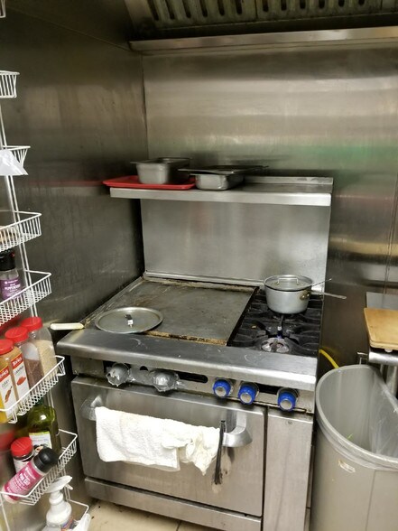 More Photos Of 7635 Ley Rd, Houston Freestanding For Sale