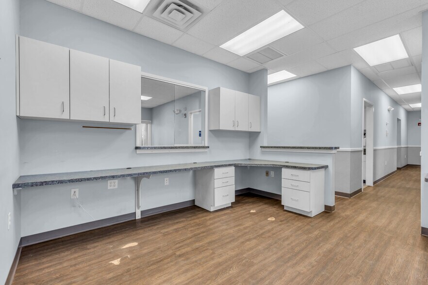 More Photos Of 508 Lakehurst Rd, Toms River Medical For Sale