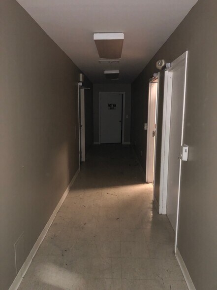 More Photos Of 9751 Mining Dr, Jacksonville Warehouse For Lease