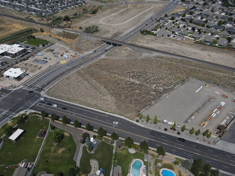 More Photos Of 8840 Clearwater ave, Kennewick General Retail For Lease