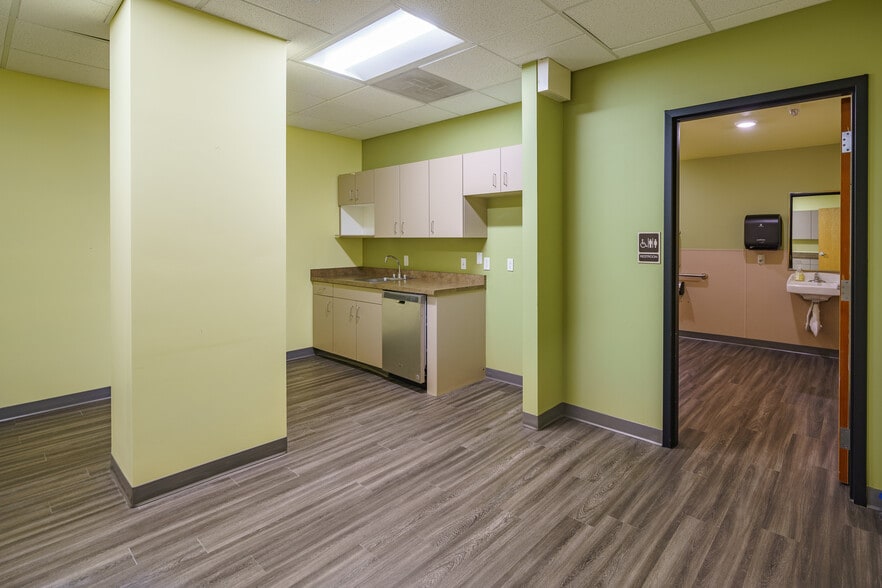 More Photos Of 3630 Sinton Rd, Colorado Springs Office For Sale