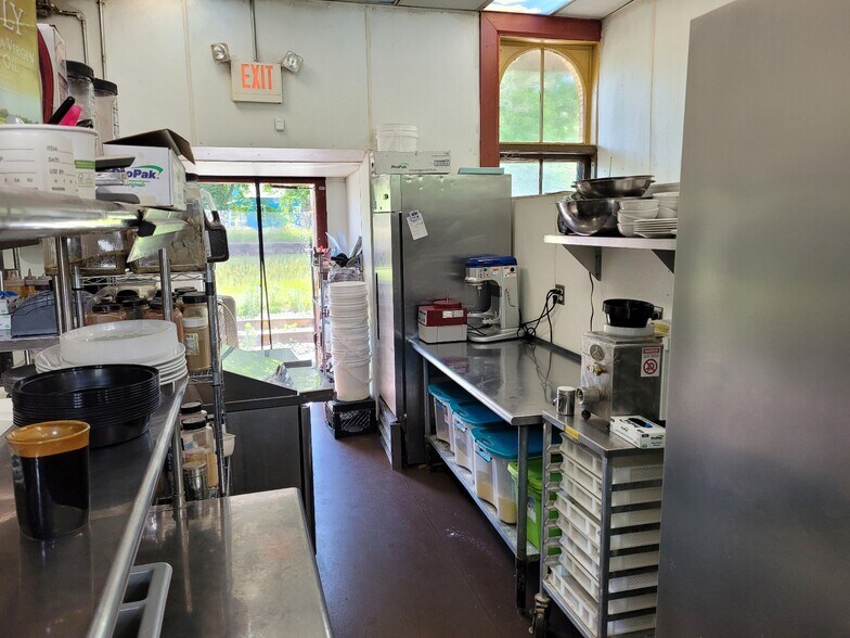 More Photos Of 26 Depot Ave, Windsor Restaurant For Sale