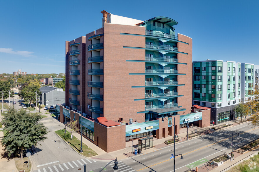 Primary Photo Of 202 Green St E, Champaign Apartments For Lease