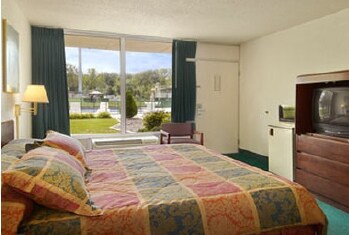 More Photos Of 1400 N Lafayette St, Macomb Hospitality For Sale