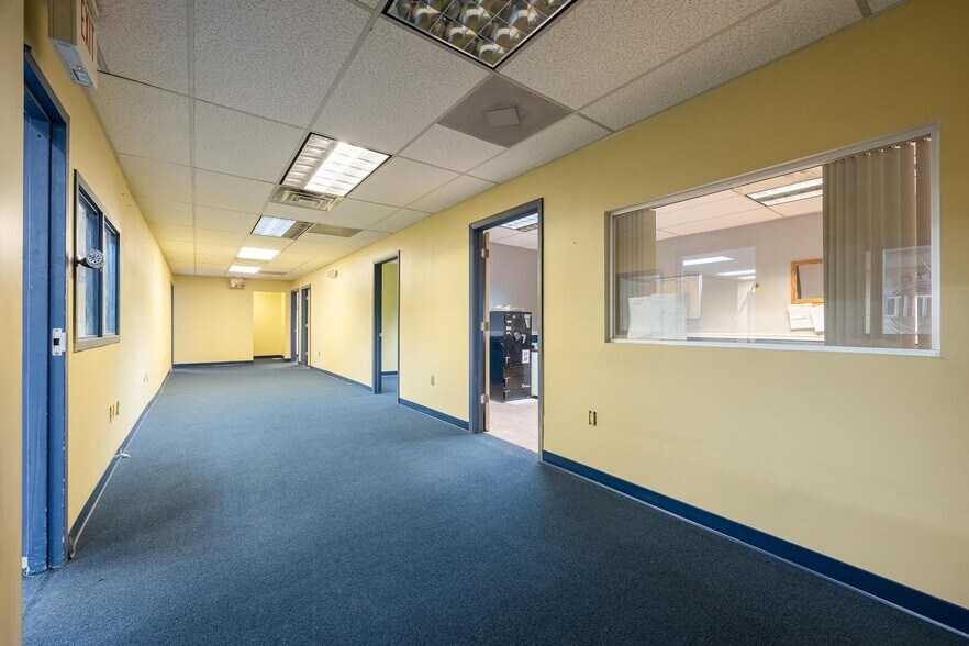 More Photos Of 2546-2578 Fowler St, Fort Myers Warehouse For Lease