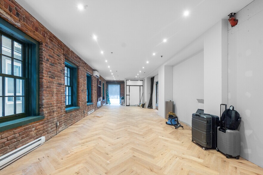 Primary Photo Of 754-762 Rue Saint-Paul O, Montréal Apartments For Lease