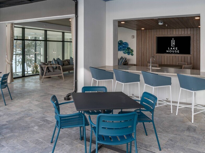 More Photos Of 295 NE Ivanhoe Blvd, Orlando Apartments For Lease