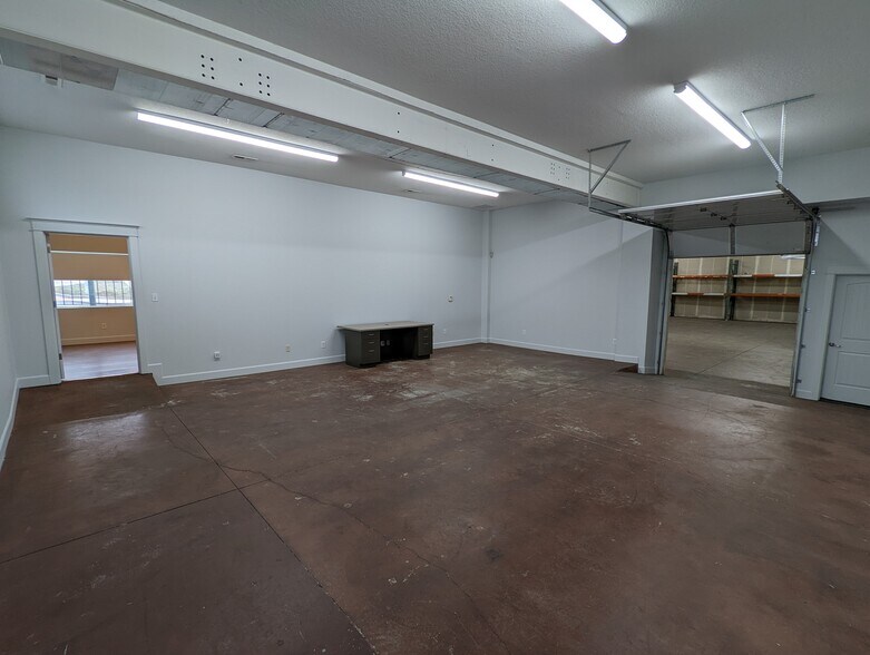 More Photos Of 1201 W Fourth Plain Blvd, Vancouver Flex For Sale