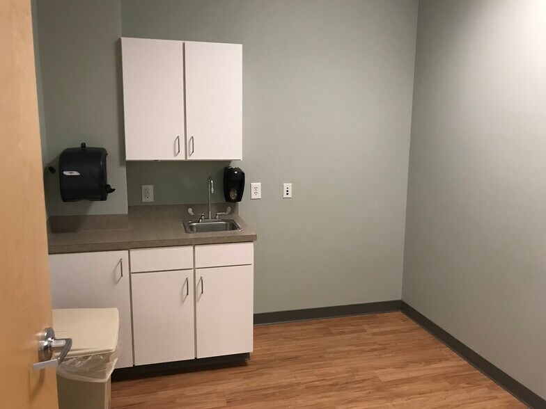 More Photos Of 594 Great Rd, North Smithfield Medical For Lease