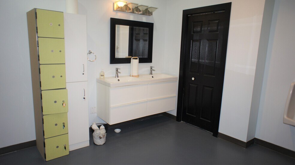 More Photos Of 134 Pembina Rd, Sherwood Park Flex For Sale