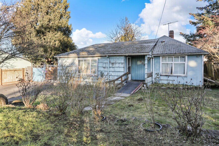 Primary Photo Of 6350 NE 66th Ave, Portland Flex For Sale
