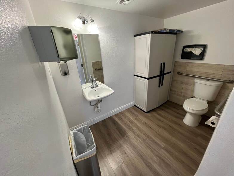 More Photos Of 6150 Transverse Dr, Las Vegas Office For Sale