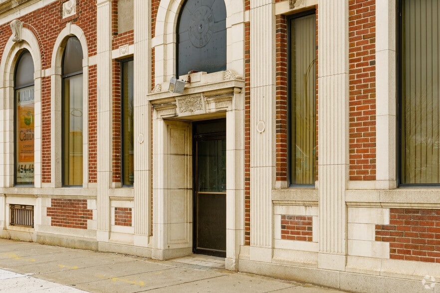 More Photos Of 1495 Lake Ave, Rochester Storefront Retail Office For Sale