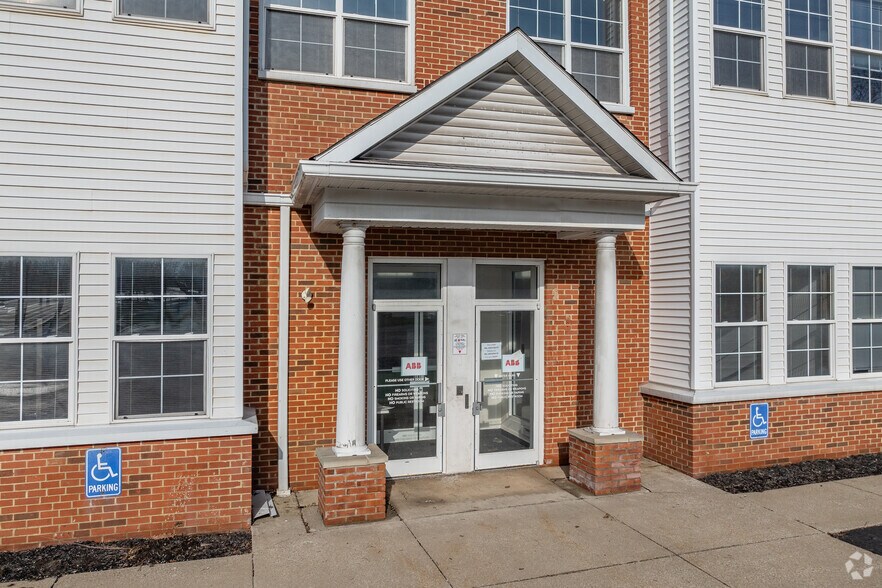 More Photos Of 21111 Chagrin Blvd, Beachwood Office For Lease