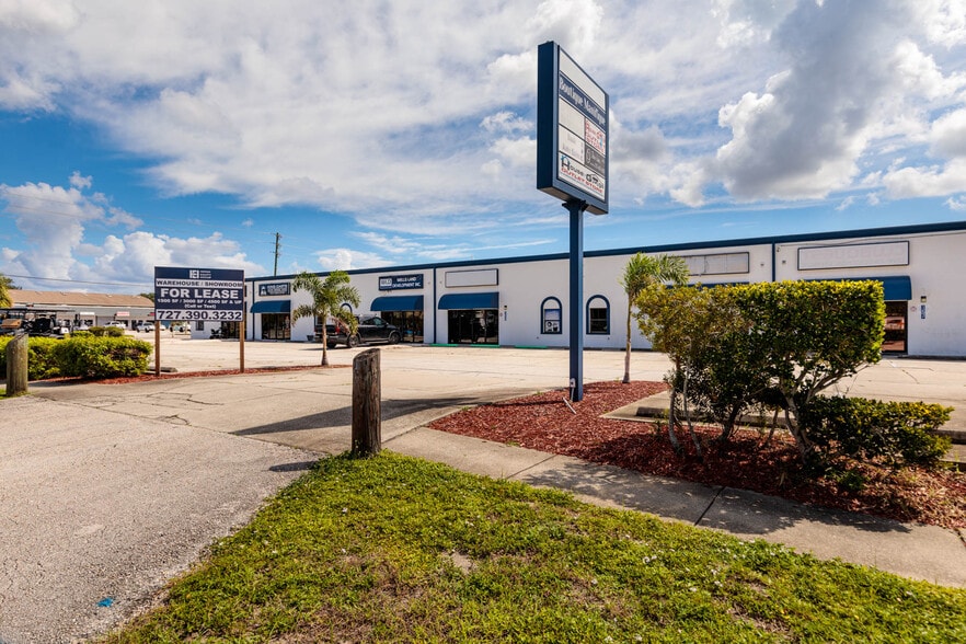 More Photos Of 12505 66th St N, Largo Warehouse For Lease