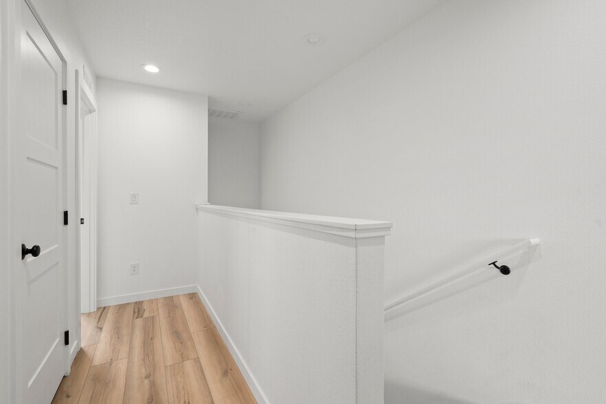 More Photos Of 1013 Peach Rd, Winlock Apartments For Sale