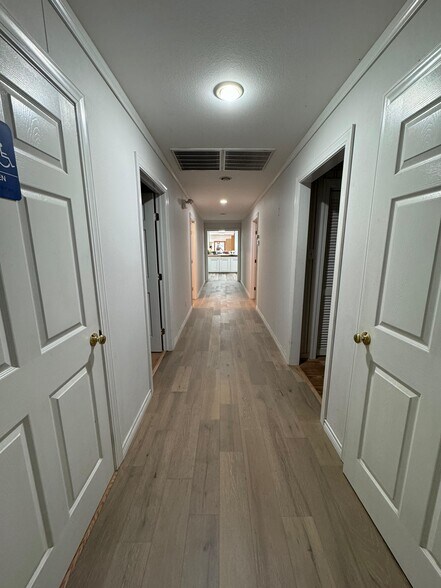 More Photos Of 1004 Spring Cypress Rd, Spring Showroom For Sale