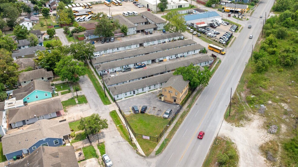 More Photos Of 8221 Brumblay St, Houston Multifamily For Sale