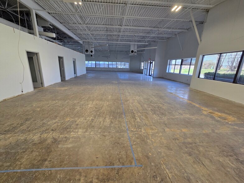 More Photos Of 4354-4396 W Round Lake Rd W, Arden Hills Light Manufacturing For Lease