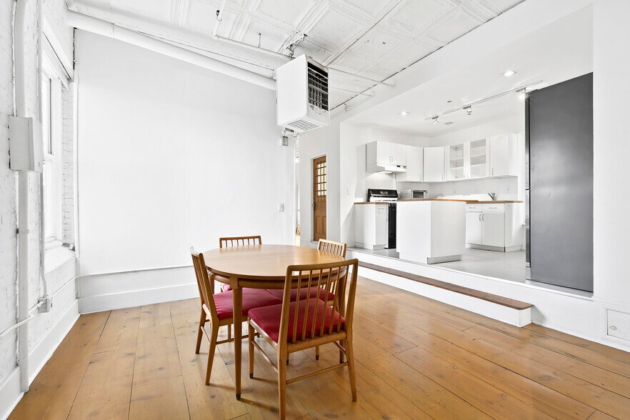 More Photos Of 447 W 36th St, New York Loft Creative Space For Sale