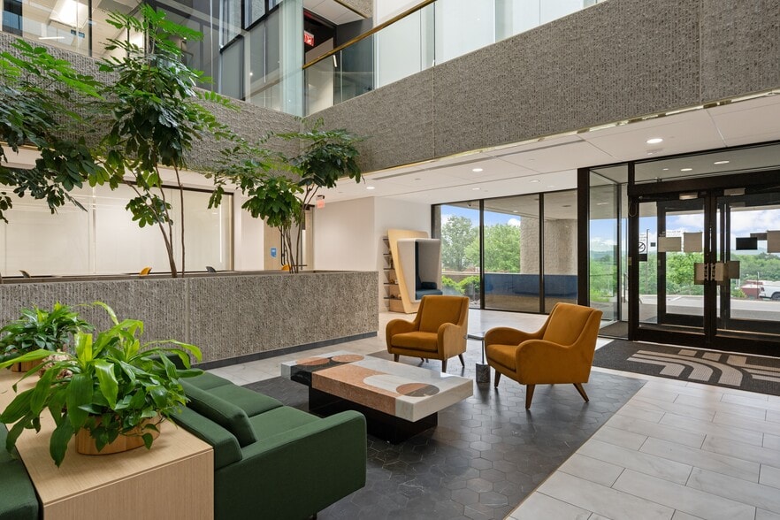 More Photos Of 3340 Perimeter Hill Dr, Nashville Office For Sale
