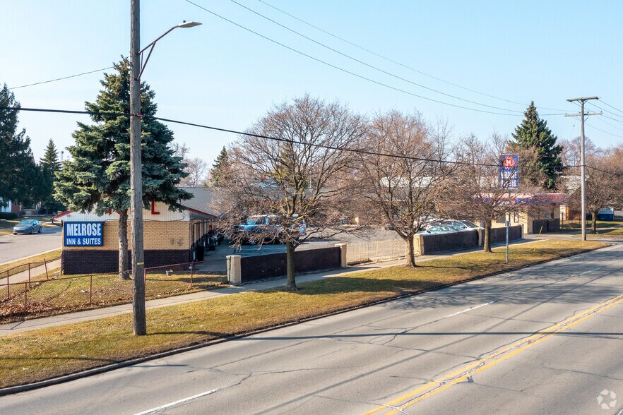 More Photos Of 2829 Oakwood Blvd, Melvindale Hotel For Sale