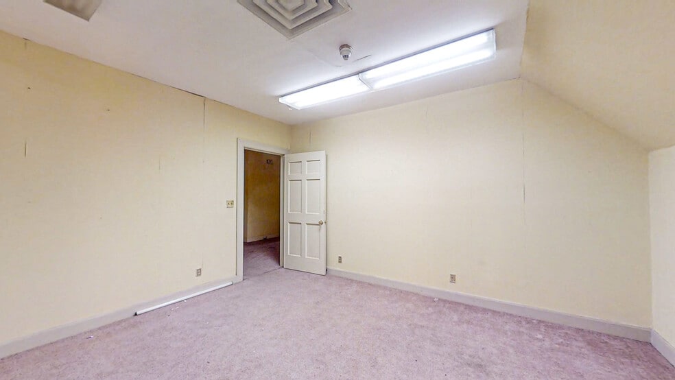 More Photos Of 1015 13th St, Columbus General Retail For Sale