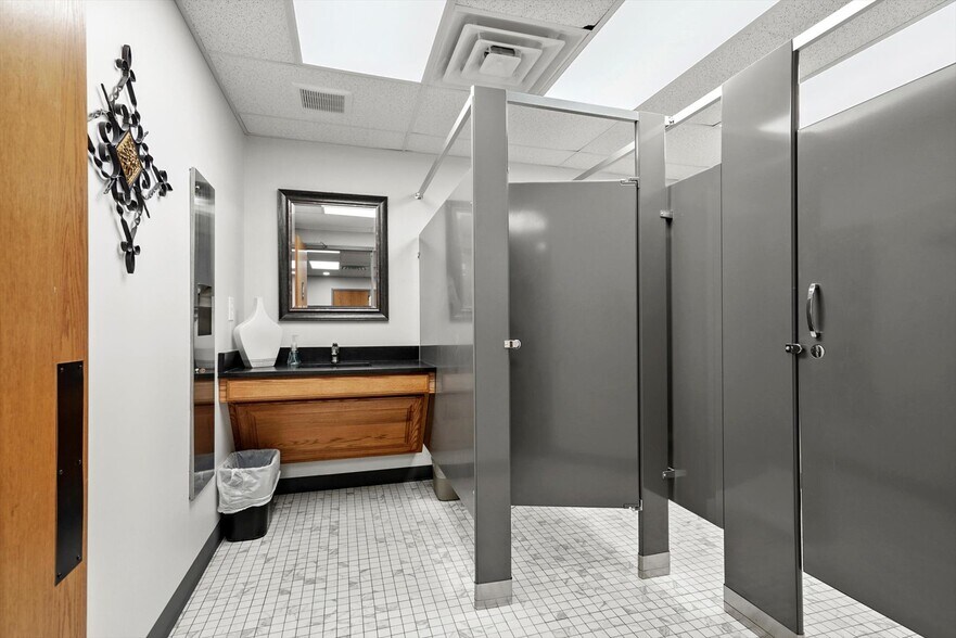 More Photos Of 1015 W Ithica St, Broken Arrow Office For Sale