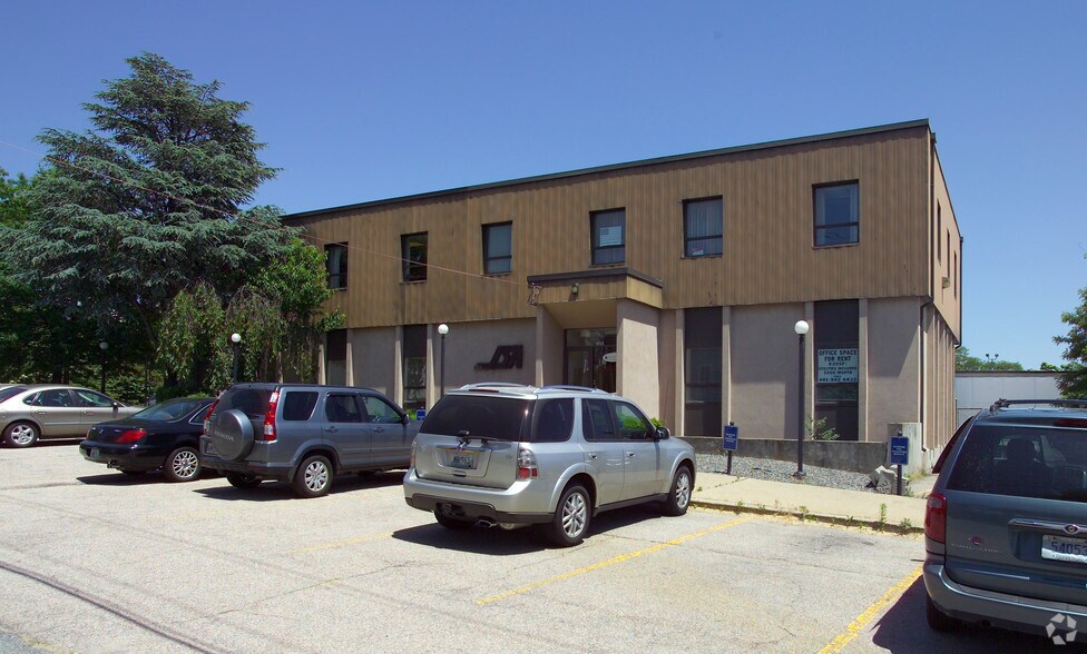 More Photos Of 125 Carlsbad St, Cranston Truck Terminal For Lease