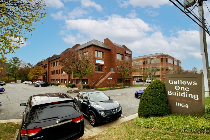 More Photos Of 1964 Gallows Rd, Vienna Office For Sale