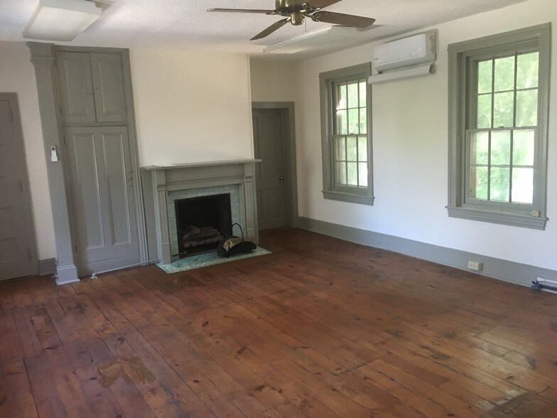 More Photos Of 144 Kings Hwy, Dover Office For Lease