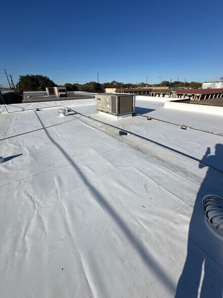 More Photos Of 4405 Lilac Ln, Victoria Medical For Sale