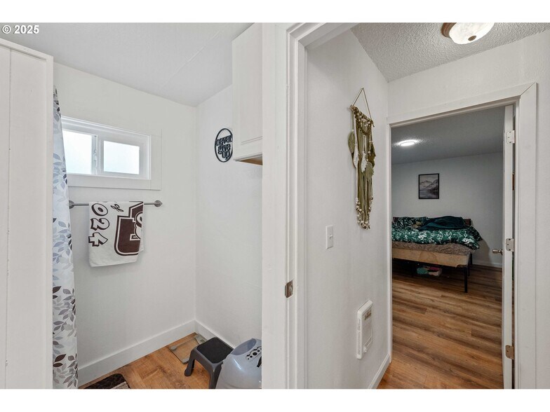 More Photos Of 1900 Monroe St, North Bend Apartments For Sale