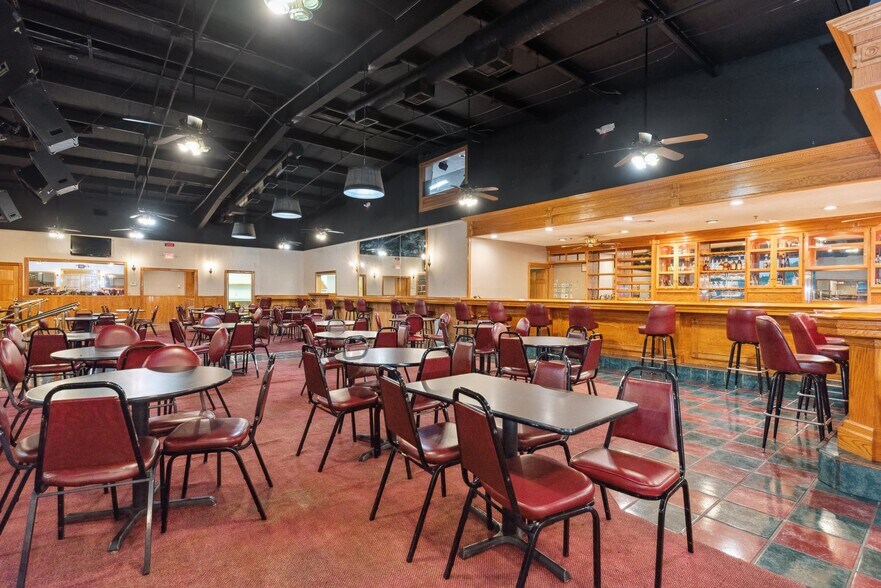 More Photos Of 470 Tucker Dr, Maysville Storefront Retail Office For Sale