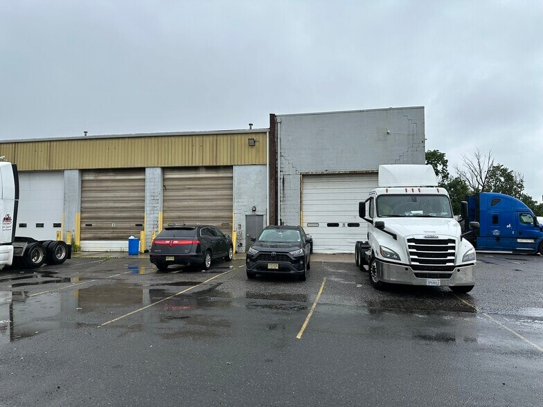 More Photos Of 15 Frontage Rd, Hampton Truck Terminal For Sale