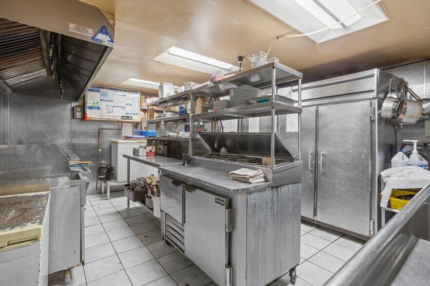 More Photos Of 3216 Steinway St, Astoria General Retail For Lease