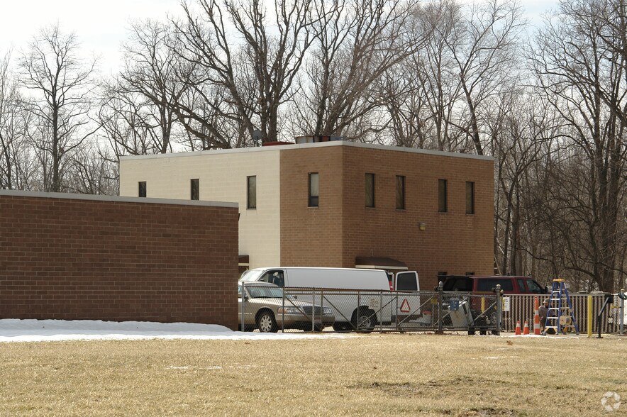 More Photos Of 10001 York Theta Dr, North Royalton Self Storage For Lease