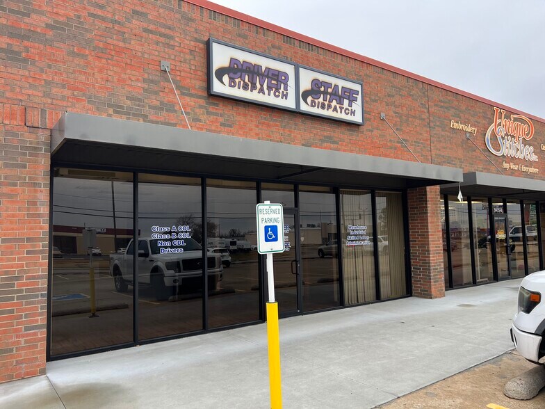 More Photos Of 9515 E 51st St, Tulsa Unknown For Lease