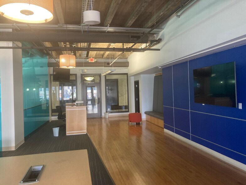More Photos Of 16-24 N Meridian St, Indianapolis Office For Lease