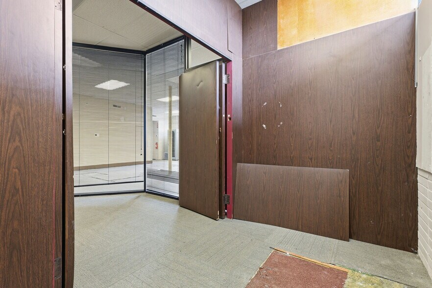 More Photos Of 699 Portola Dr, San Francisco General Retail For Lease