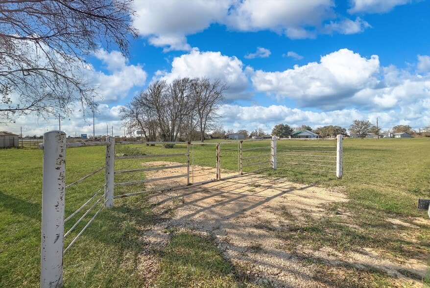 More Photos Of 8411 Meadowlark dr, Baytown Land For Sale