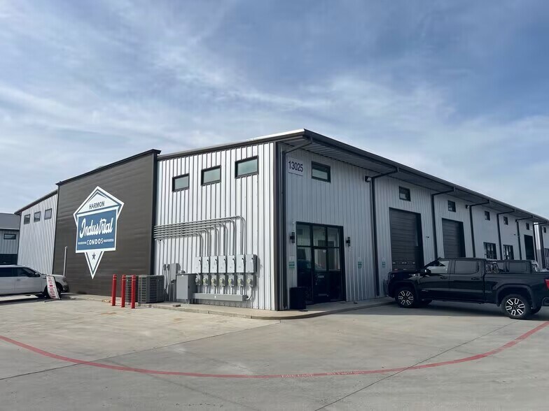 More Photos Of 13017 Harmon Rd, Fort Worth Flex For Lease